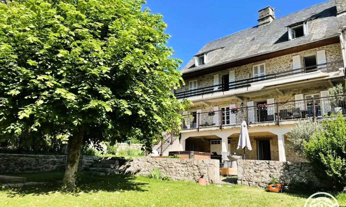 La Roche-Canillac Villa | Gîte de France (sleeps 6)