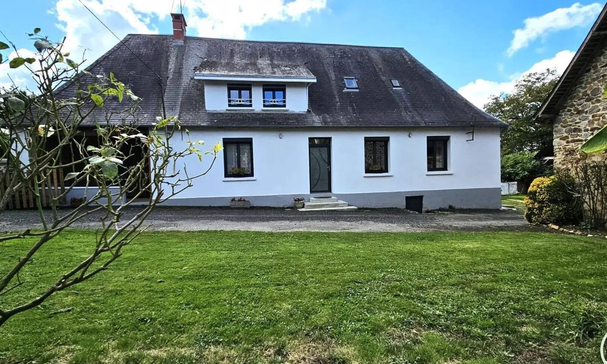 Salon-la-Tour Villa | Gîte de France (sleeps 11)