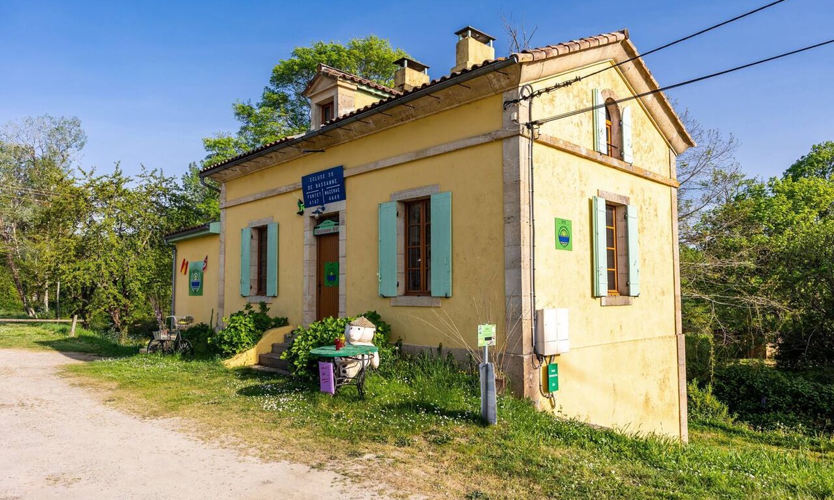 Bassanne House | Gîte de l'Ecluse for 10 Guests