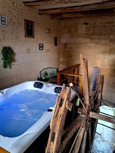 Champagnac House | Gîte insolite dans un moulin à eau avec spa privatif