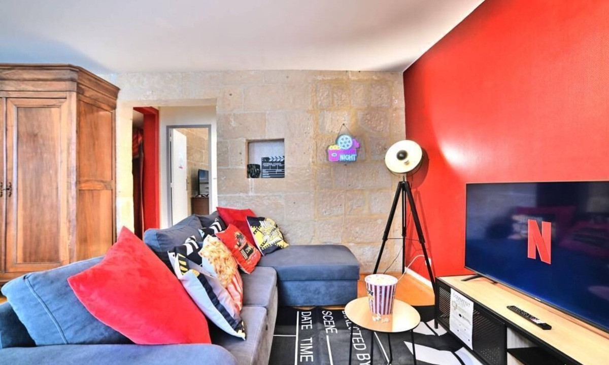 Saintes Apartment | ღ Olympia Saintais - Free Parking, Fibre, Ground Floor