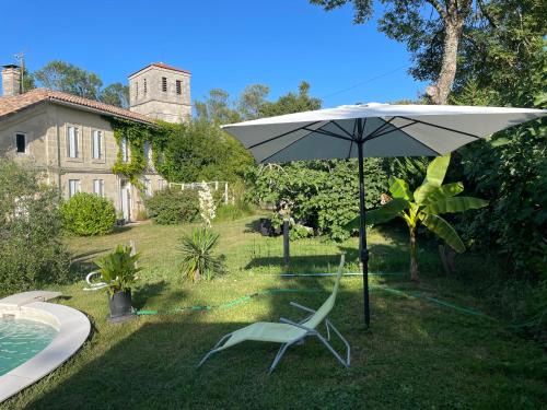 Lagorce Apartment | GITE 40 m2 - à Coutras STUDIO avec kitchenette , espace salon, TV, 2 à 3 personnes PISCINE WIFI CLIM près Saint EMILION