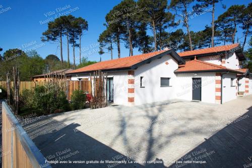 Ares Apartment | Gite climatisé Villa Elisaia location de meublés de tourisme chez l'habitant