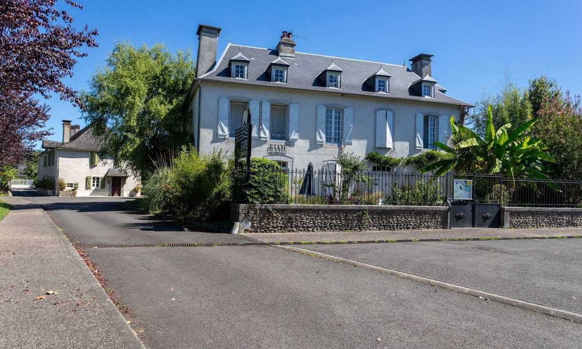 Aramits House | Gîte in Historic Home "Etape En Barétous" with Private Terrace, Garden, and Wi-Fi