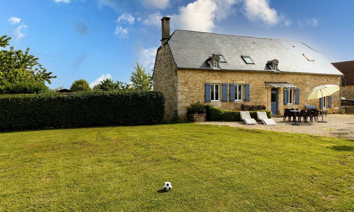 Jayac House | Gîte La Mauratie with Shared Pool, Private Terrace, and Wi-Fi