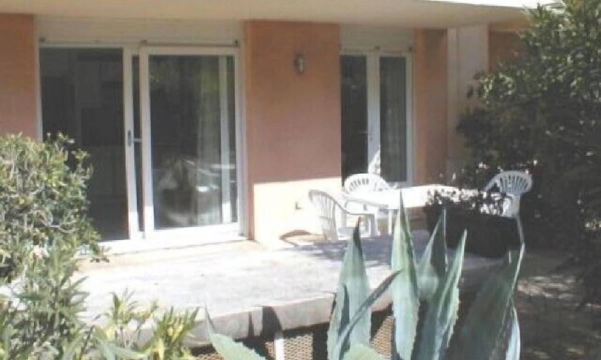 Cavaliere Apartment | Groundfloor apartment with southfacing terrace near the shops and beach