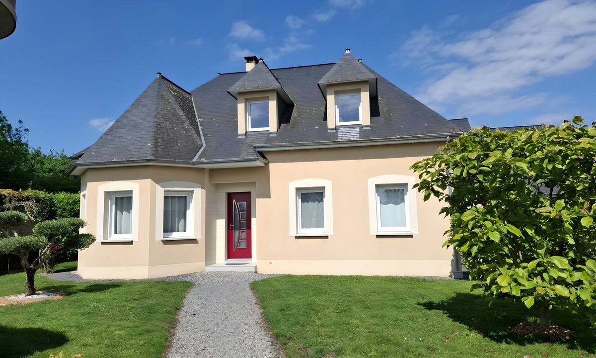 Chateau-Gontier House | Guest Rooms - La Capucine