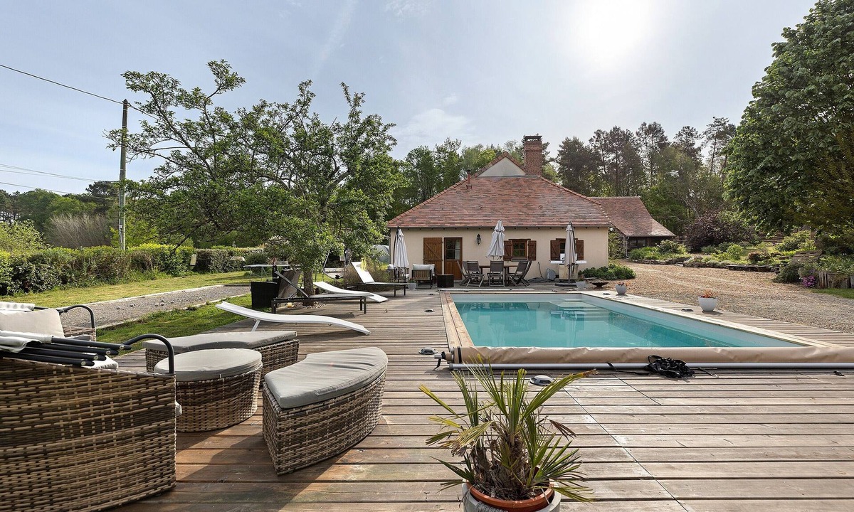 La Fleche Bed & Breakfast | Guest House 'La Lizardiere Des Landes' with Shared Pool, Shared Garden and Wi-Fi
