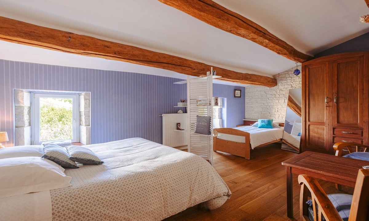 Courcon Bed & Breakfast | Guest Room “Marine” – Spacious 30 m² for Up to 5 Guests