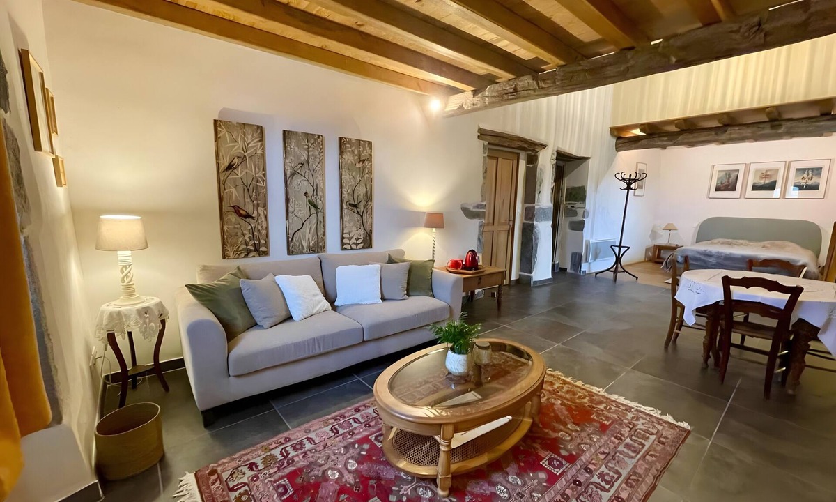 Iholdy Bed & Breakfast | Guest Room 'Olceiry' with Mountain View, Private Garden and Wi-Fi