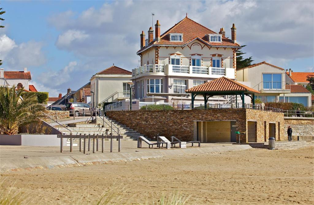 La Rogere Hotel | Hôtel de charme & SPA Villa Cosare sur la promenade bord de plage 20m de la mer