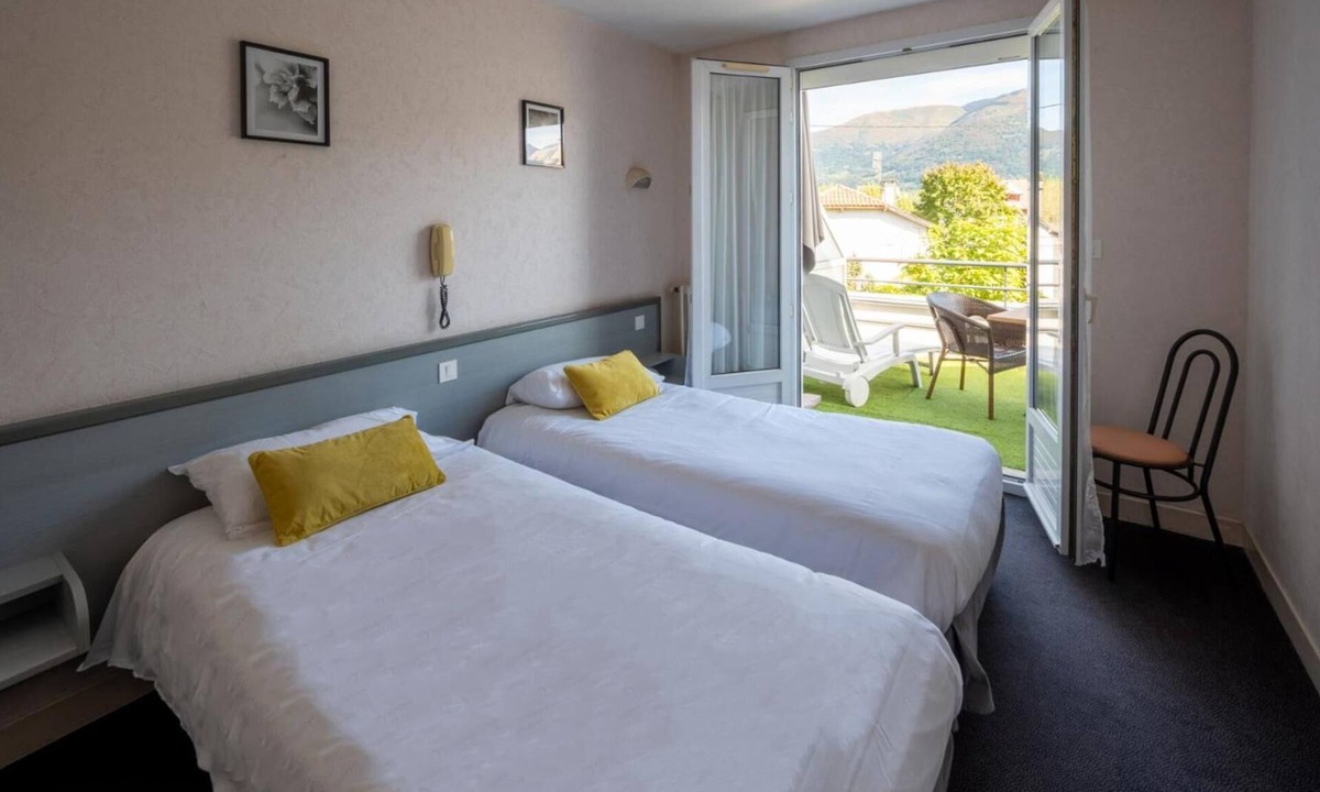 Argeles Gazost Hotel | Hôtel du Soleil Levant