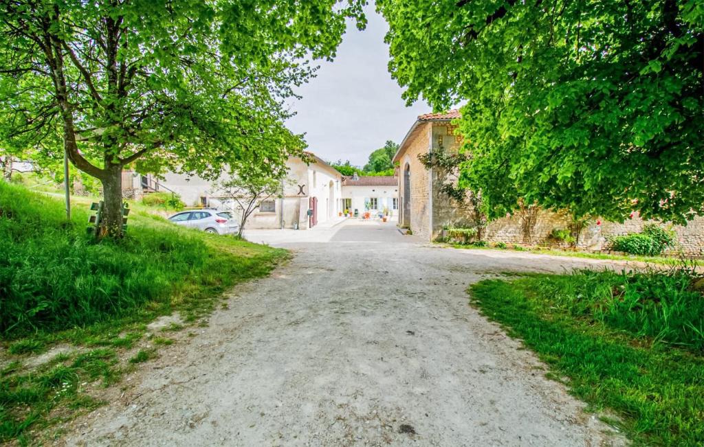 Saint-Maigrin House | Harmant Gîte Au Calme