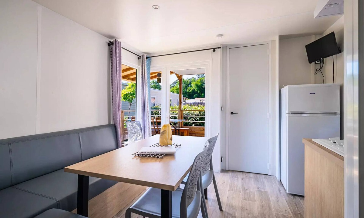 Saint-Laurent-de-Medoc House | HAUT-MEDOC Mobile Home: 3 bedrooms, sleeps 6