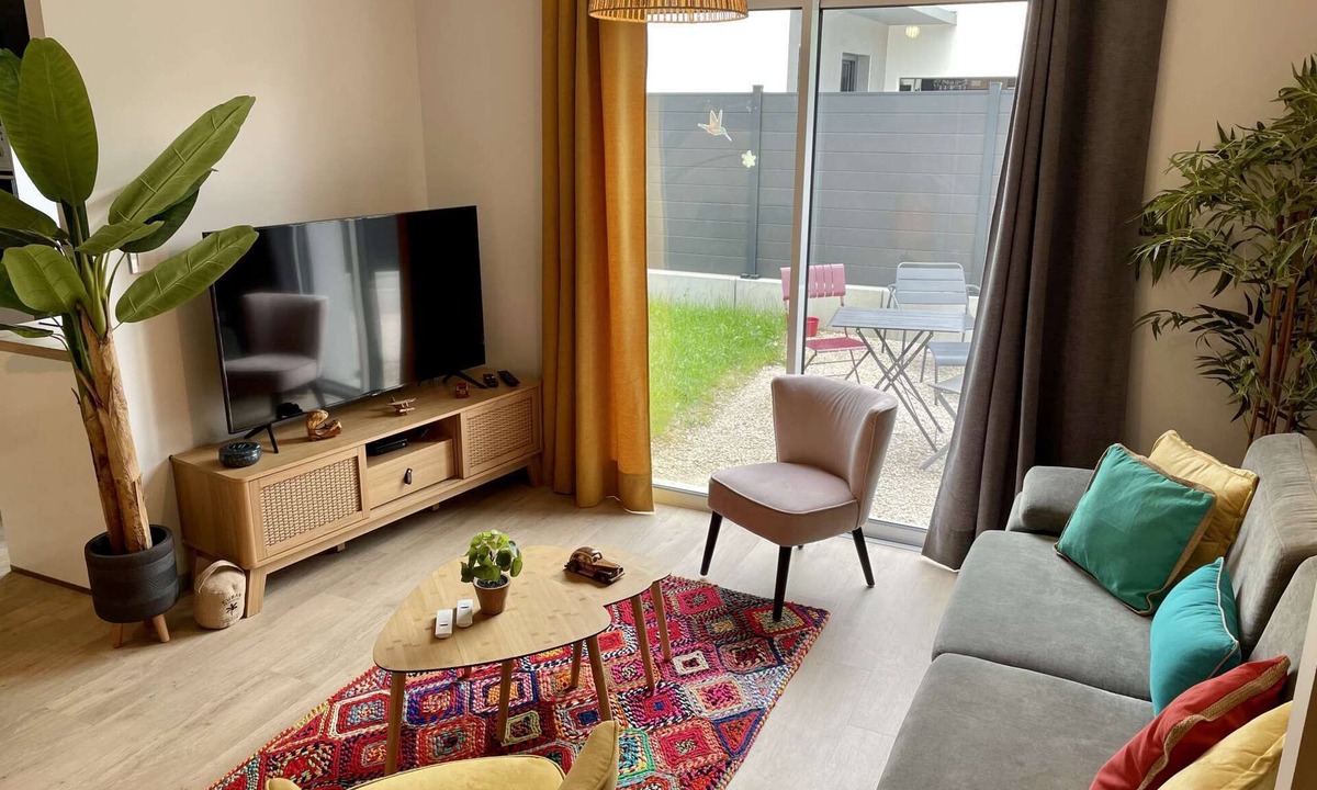 Drumettaz-Clarafond Apartment | Havana - Air-conditioned 4* apartment with terrace and private garden