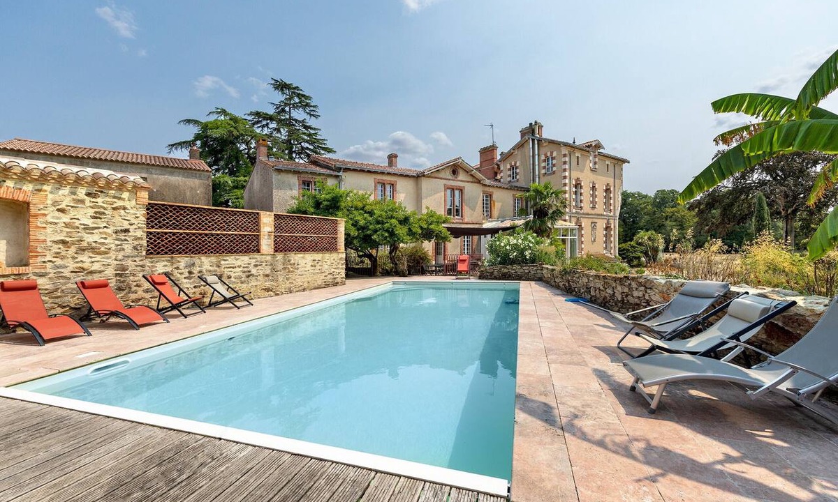 Saint-Etienne-de-Mer-Morte House | Holiday Home 'Grande Villa Italienne Avec Parc' with Private Pool, Private Terrace and Wi-Fi