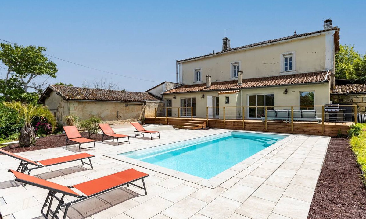 Carignan-de-Bordeaux House | Holiday Home “Le Domaine De Peyvideau” with Private Pool, Terrace, and Wi-Fi