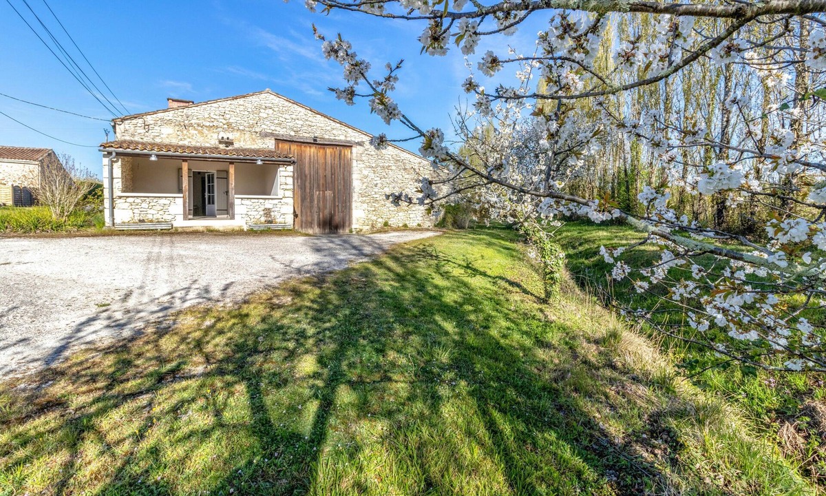 Villeneuve-de-Duras House | Holiday Home in the Heart of a Vineyard