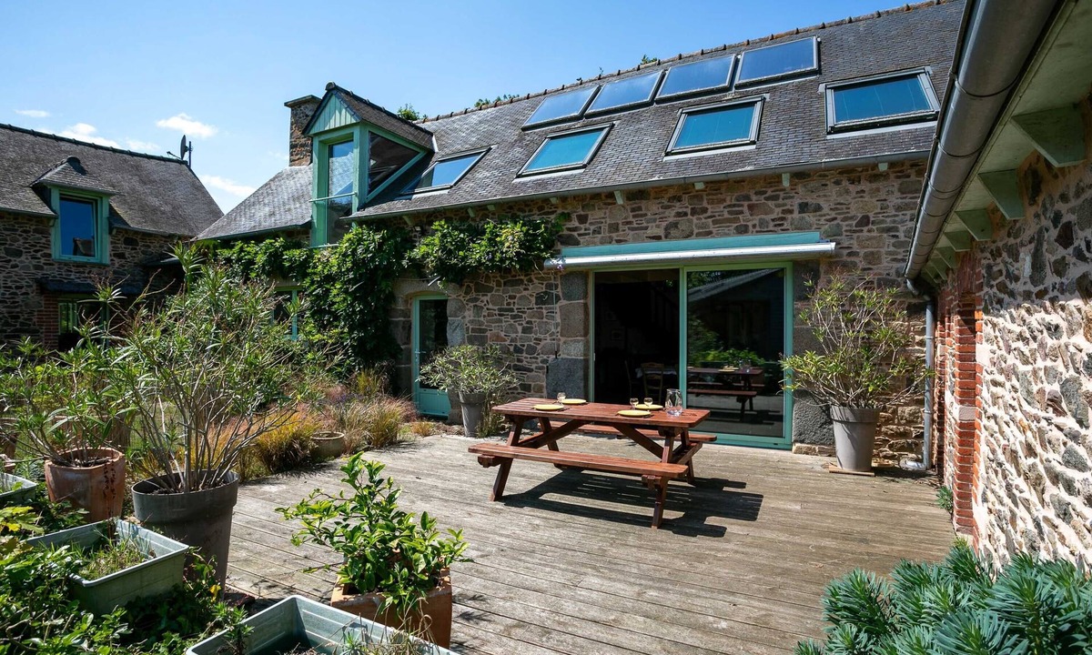 Plouha House | Holiday Home 3 min from Beach – Private Terrace, Fenced Garden, Sleeps 5
