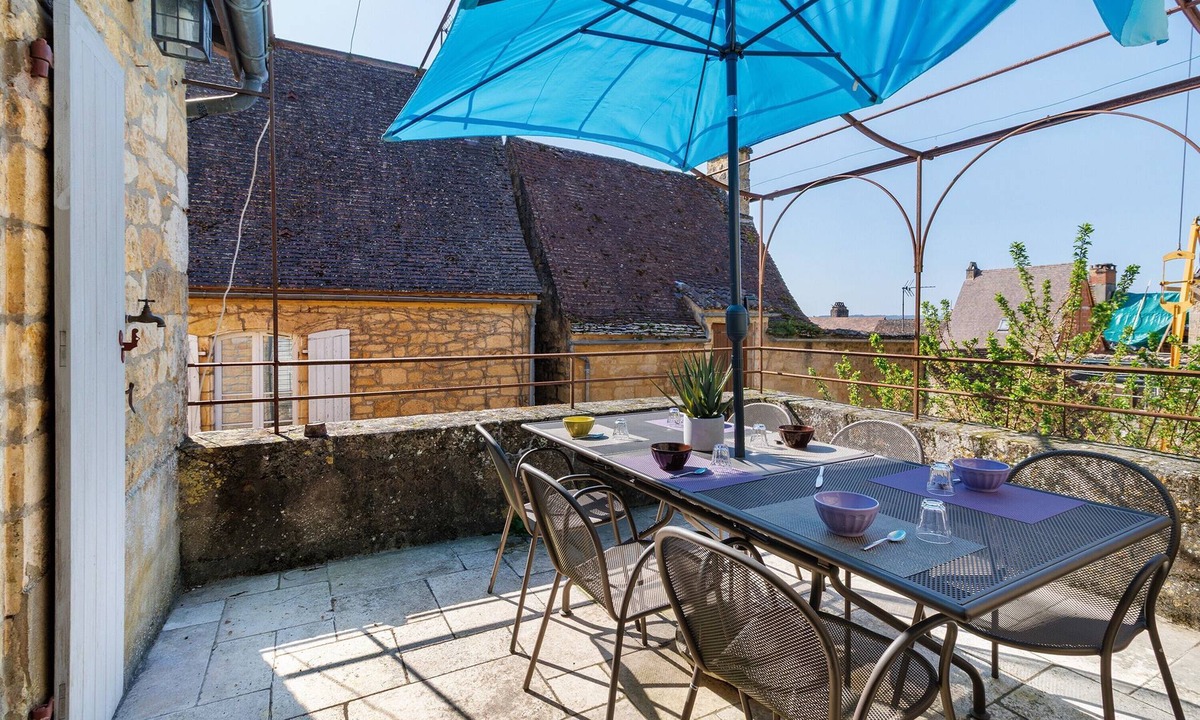 Domme House | Holiday Home 'Coeur De Domme' with Private Terrace, Wi-Fi and Air Conditioning