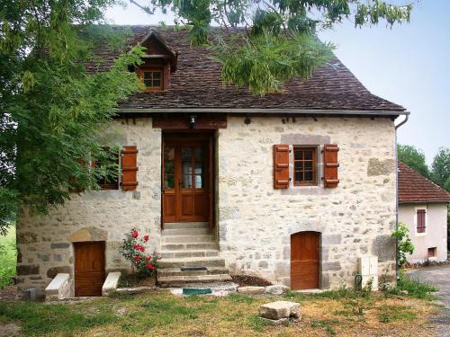 La Chapelle-aux-Saints House | Holiday Home Maison Bonneval by Interhome