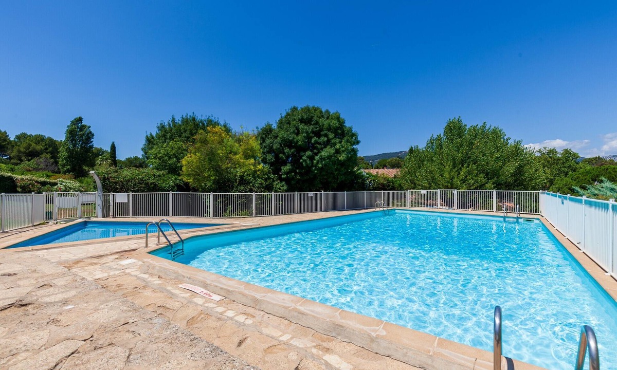 Le Mourillon House | Holiday Home “Jolie Maison Proche Plage” with Pool, Mountain View and Wi-Fi