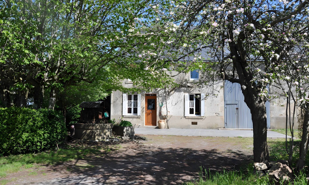 Nouzerolles House | Holiday Home “La Charmille” with Private Terrace and Garden