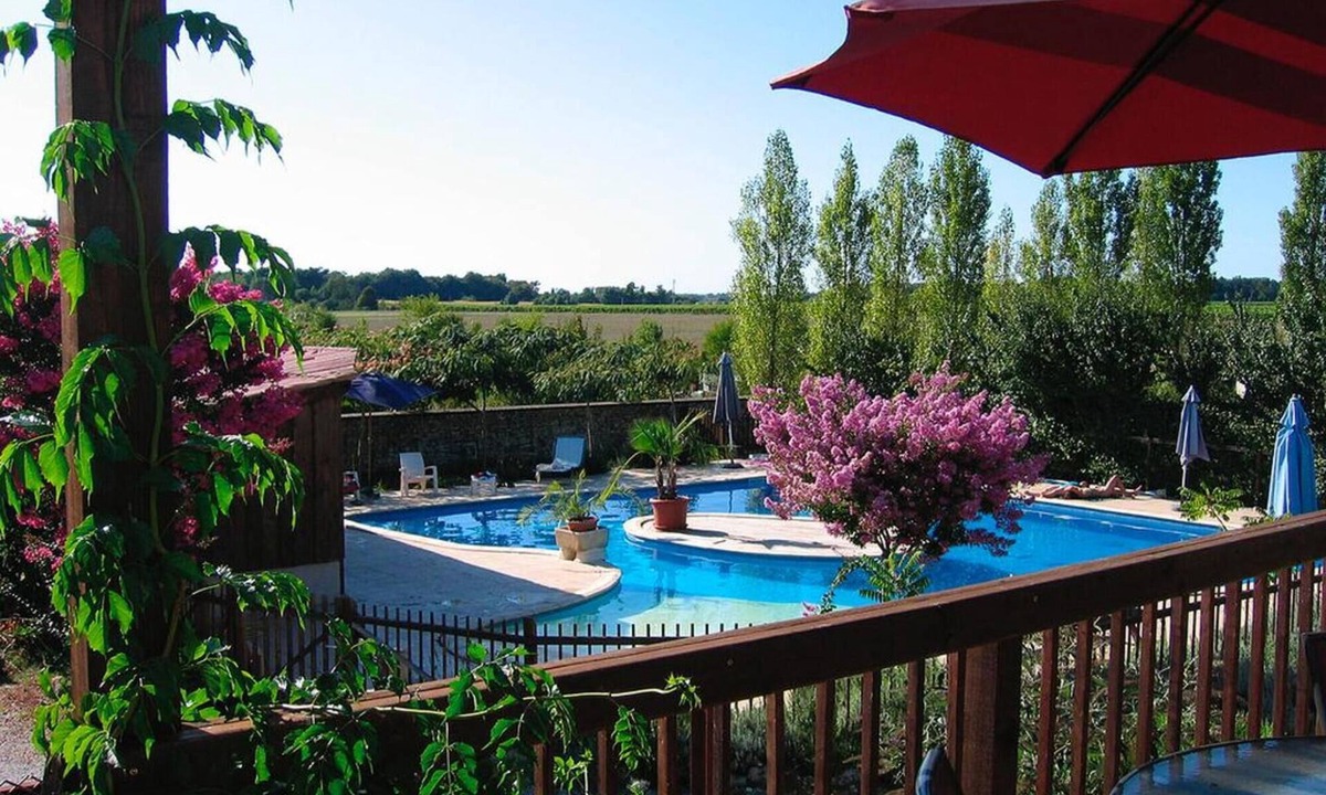 Gemozac House | Holiday Home 'La Ferme - Gîtes De La Tournerie' with Shared Pool, Private Terrace and Wi-Fi