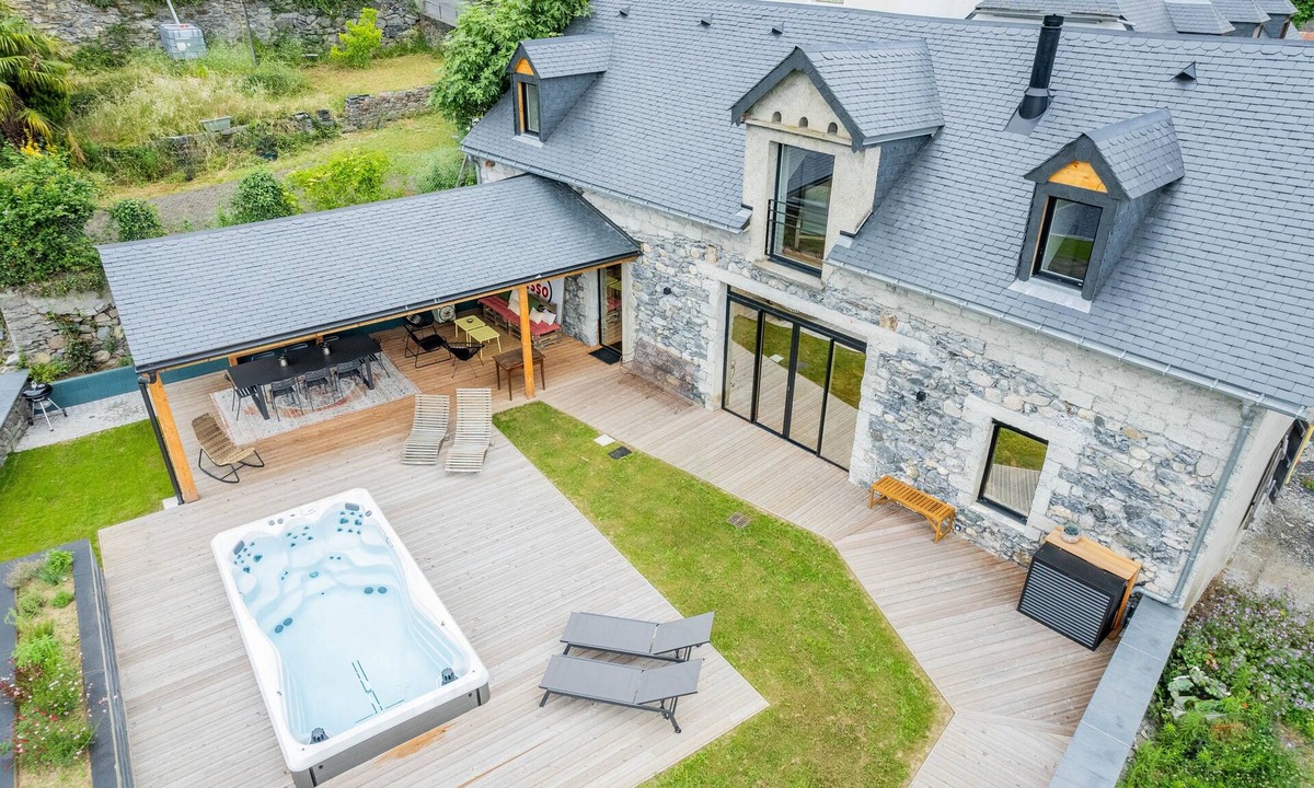 Agos-Vidalos House | Holiday Home “L’Escale Pibeste” with Mountain View, Wi-Fi and Air Conditioning