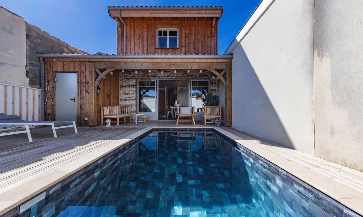 Hourtin-Plage House | Holiday Home 'Maison De La Plage' with Private Pool, Wi-Fi and Air Conditioning