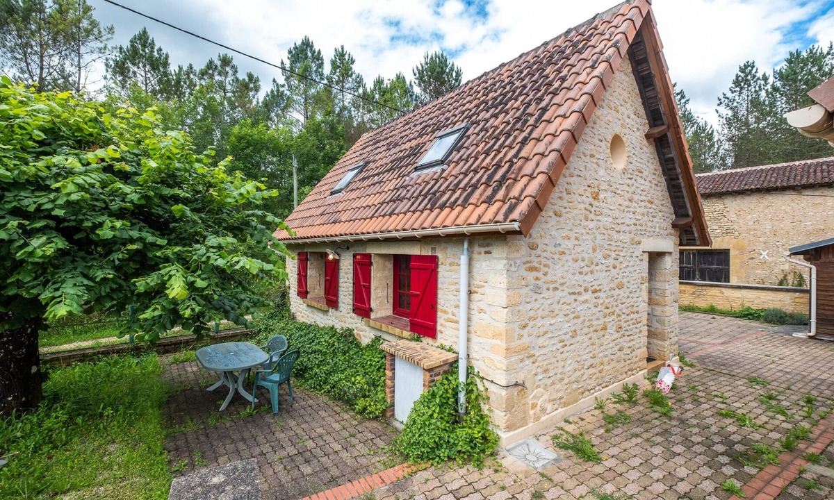 Montignac House | Holiday Home “Panissal – Family 4 Guests” with Private Terrace
