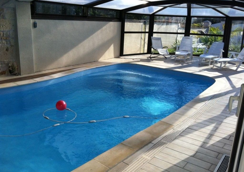 Rioux Bed & Breakfast | Holiday rental for 4 people with indoor pool 2