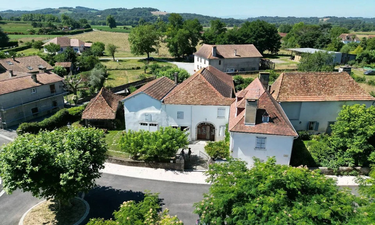 Saint-Gladie-Arrive-Munein House | Homerez - House in Saint-Gladie