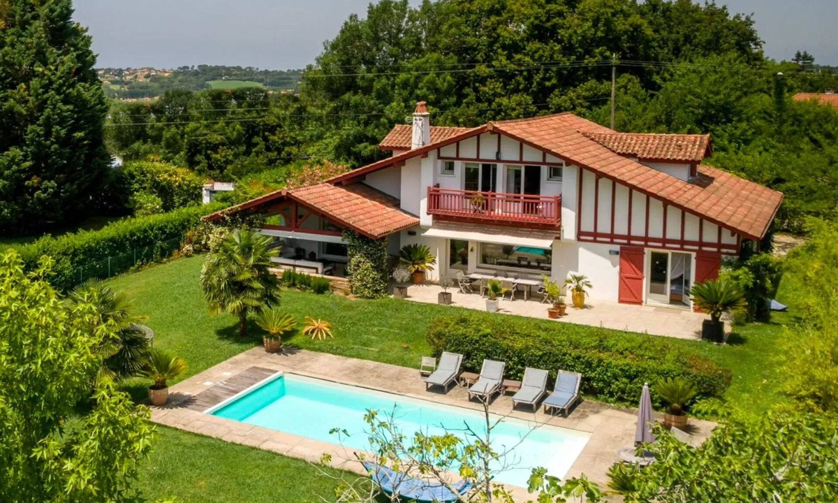 Arbonne House | Homerez - House in Arbonne, private pool.