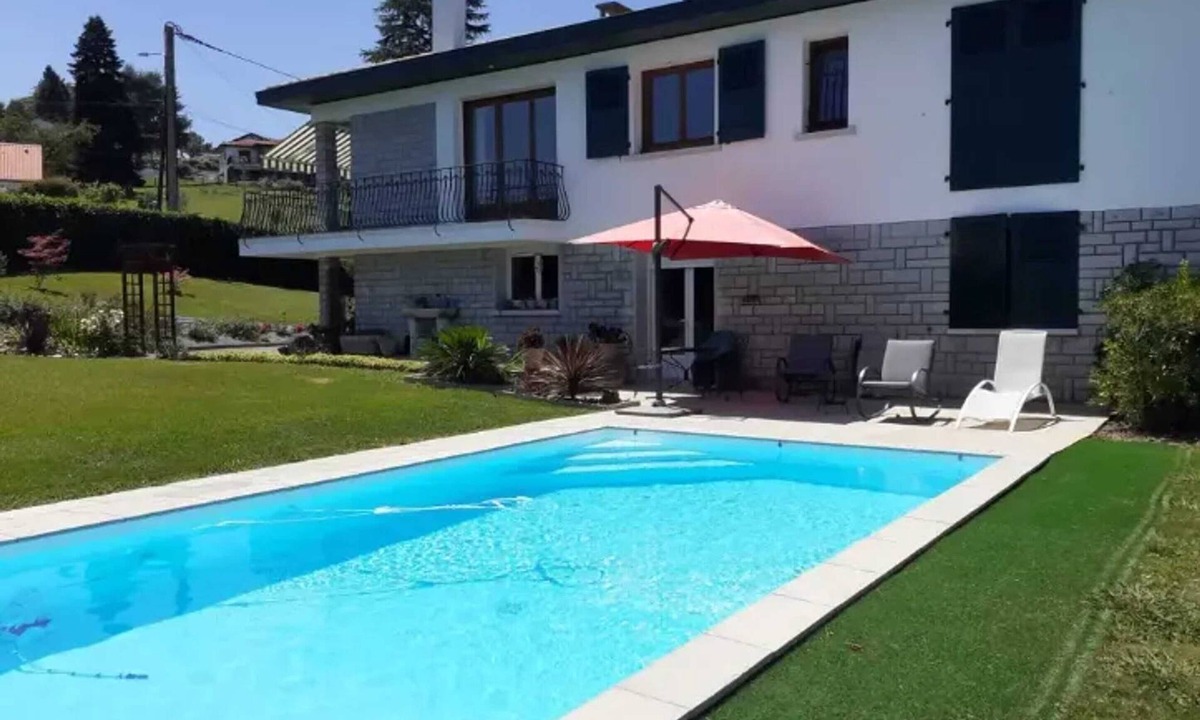 Saint-Palais Apartment | Homerez - Saint-Palais Apartment