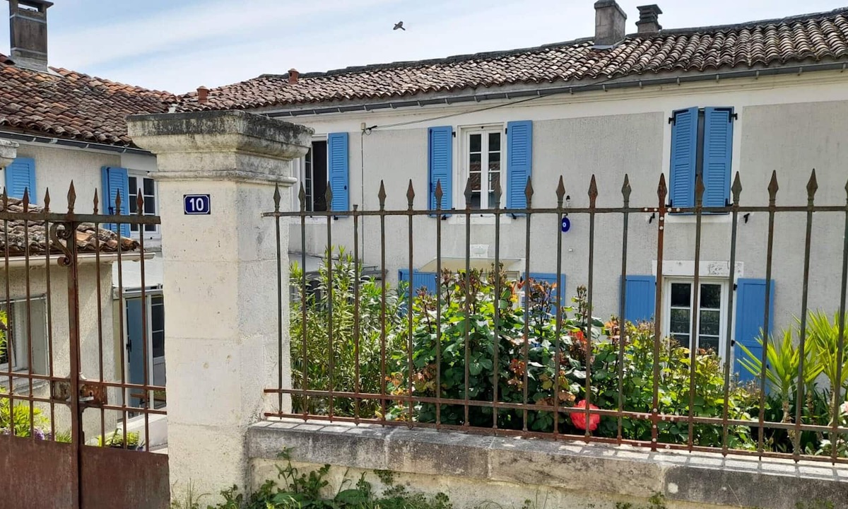 Archiac House | Homerez - Spacious house for 6 ppl. with garden at Archiac