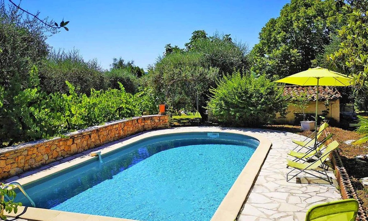 Fayence Villa | Homerez - Villa for 4 ppl. with swimming-pool, garden and terrace at Fayence