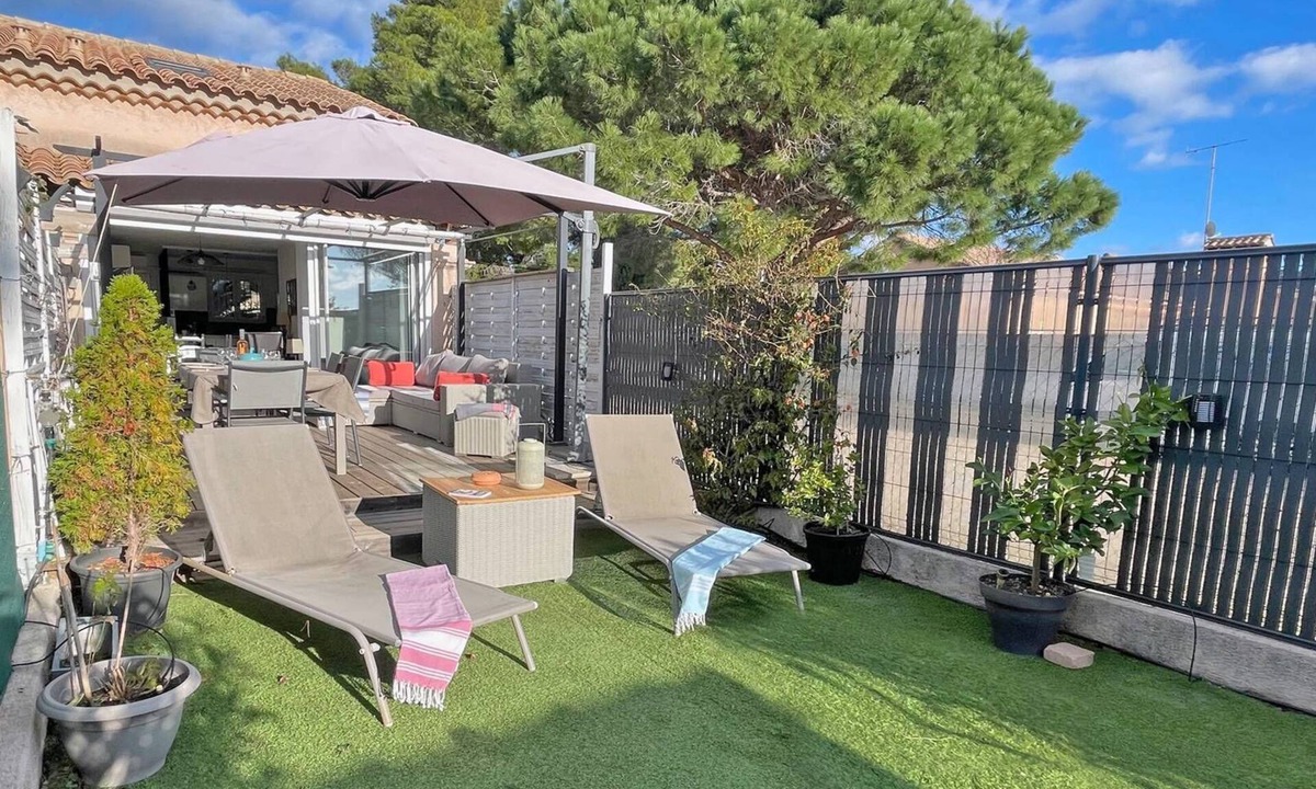 Sainte-Maxime House | House for 4 people – Air conditioning – Terrace – WiFi – Near town center and shops –.