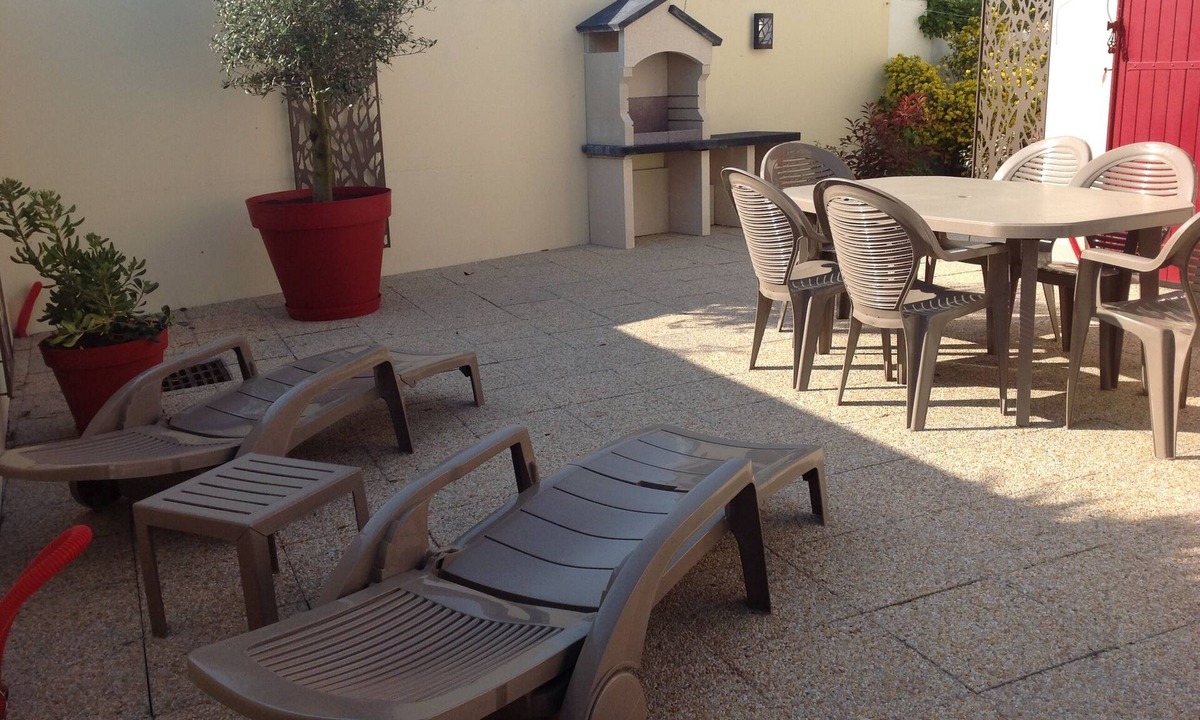 Quartier du Stade House | House in private residence with swimming pool and bicycles, 20 min walk from the beach