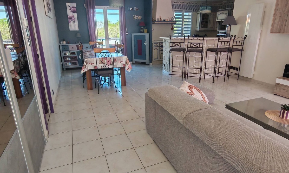 Saujon House | House in quiet neighborhood, 20 min from beaches and A10 motorway