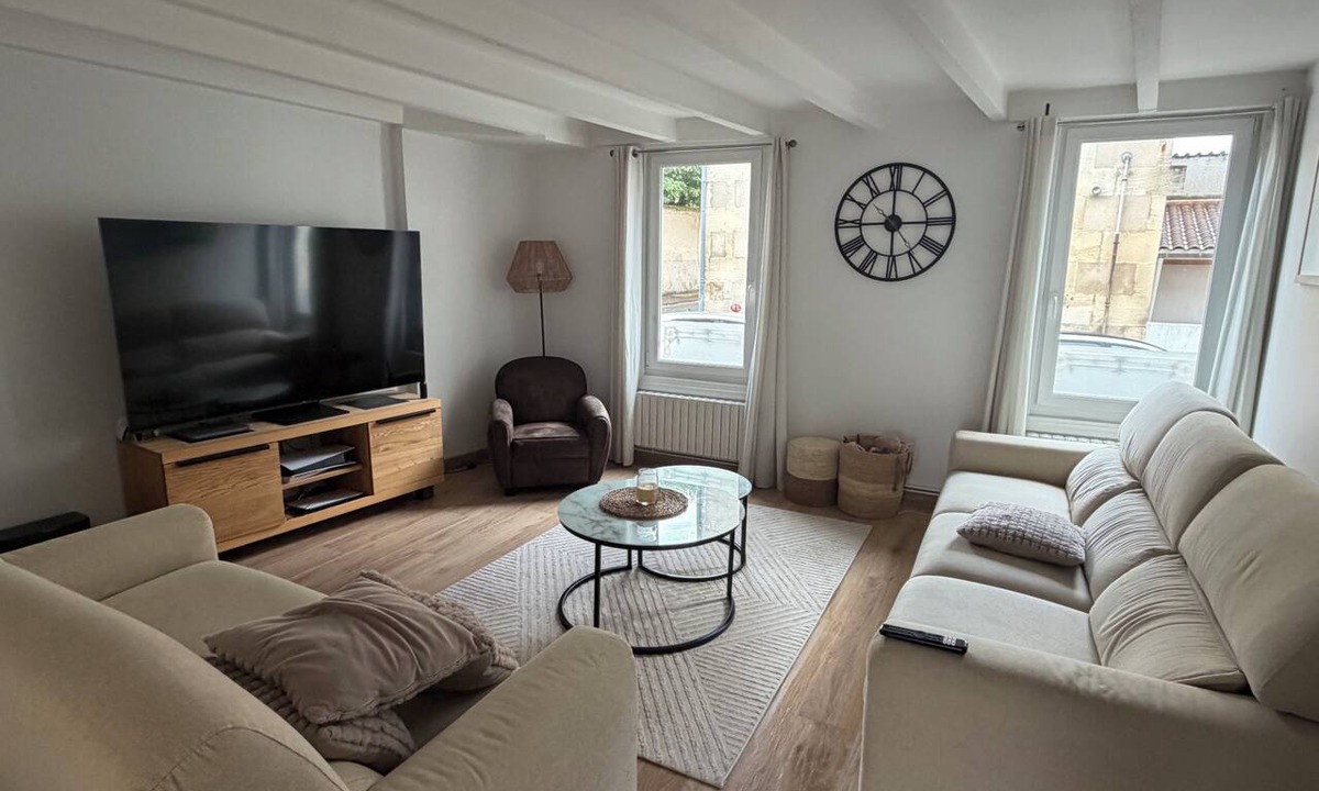 Cognac House | House in the city center near a public park and the banks of the Charente River