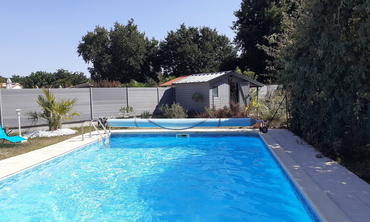 Saint-Aubin-de-Medoc House | House near Bordeaux and the Médoc. Available July 4–18 and August 22–29