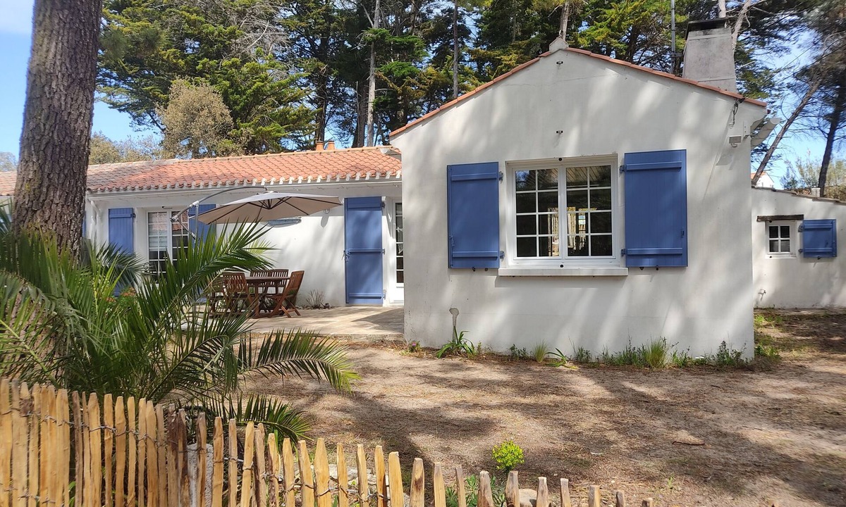 L'Epine House | House under the pines, 300 m from the beach