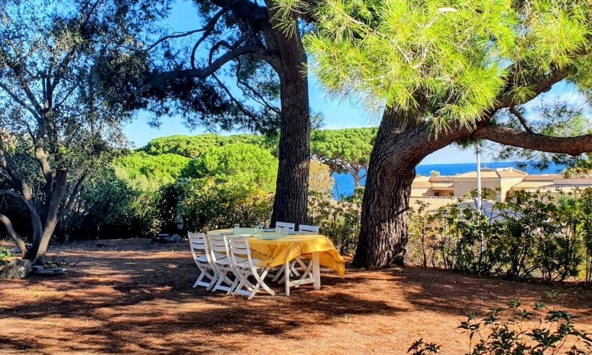 Sainte-Maxime House | House with garden, 300m from the sea, 5mn by bike from the center, 2 bedrooms, sleeps 6