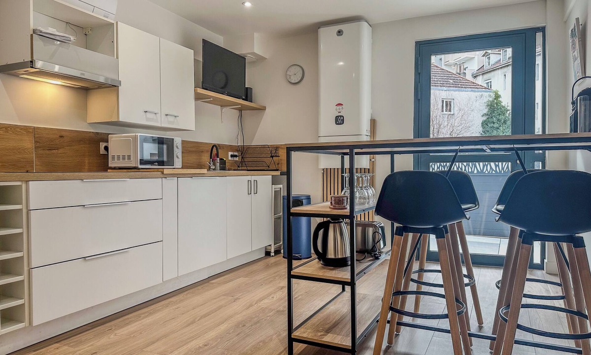 Quartier Chorier-Berriat Apartment | #IM | The Victoria 10 💟