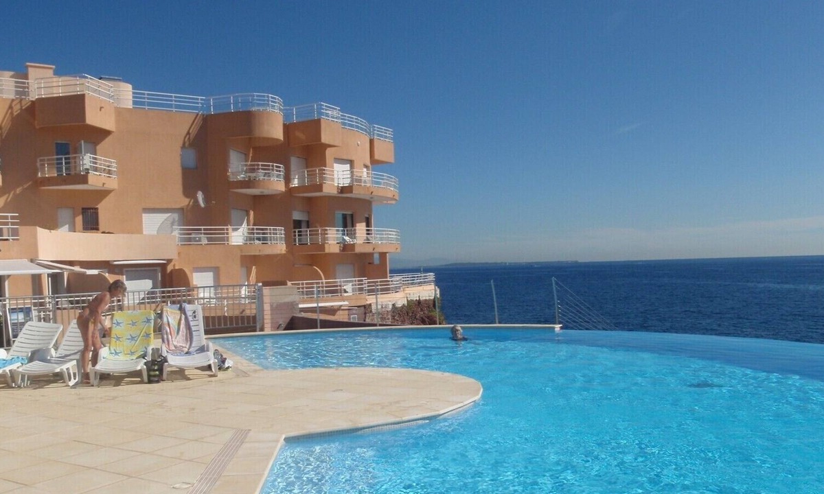 Le Trayas Apartment | In a residence by the water, 2 rooms, sleeps 4 to 5, sunny, seaside view