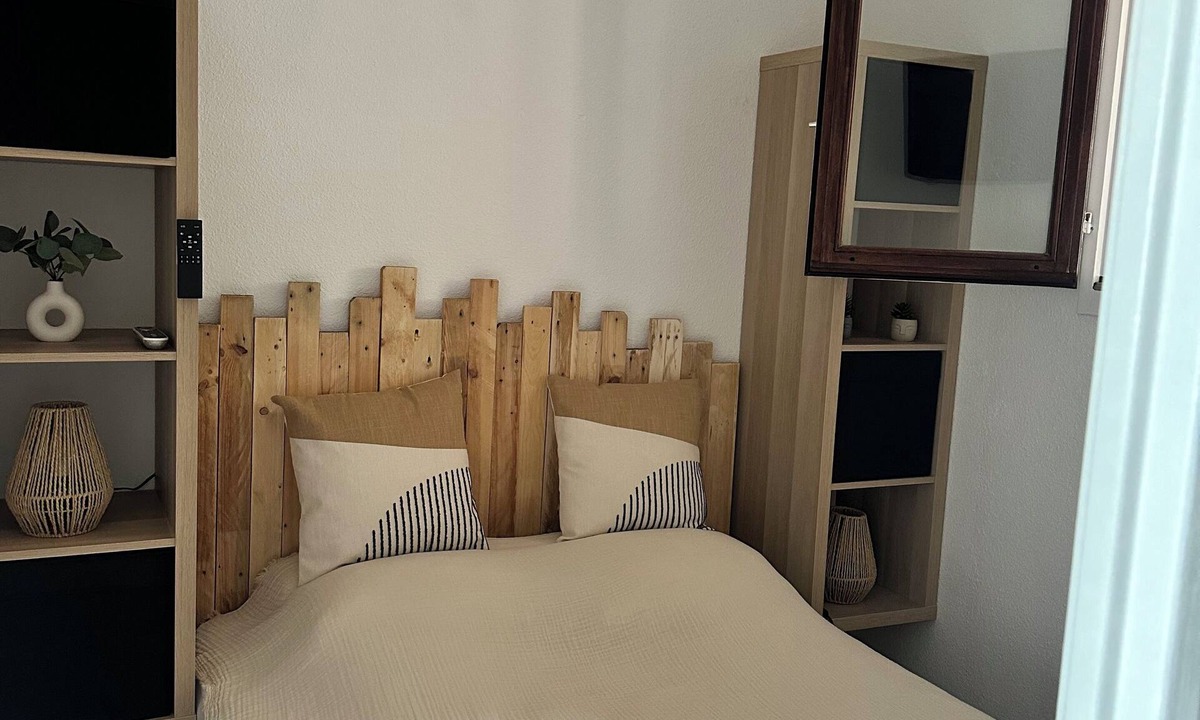 Tamaris Apartment | In private residence les jardins d'alizarines with swimming pool close to sea shops
