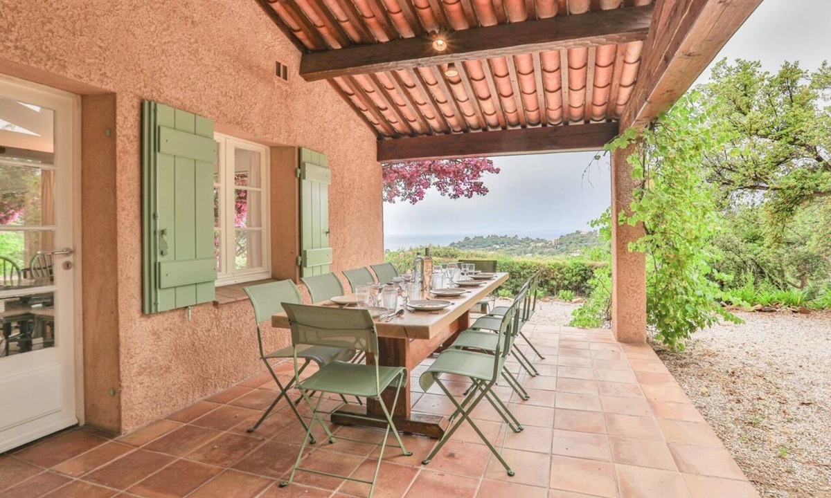 La Croix-Valmer House | In the heart of the hill, facing the sea