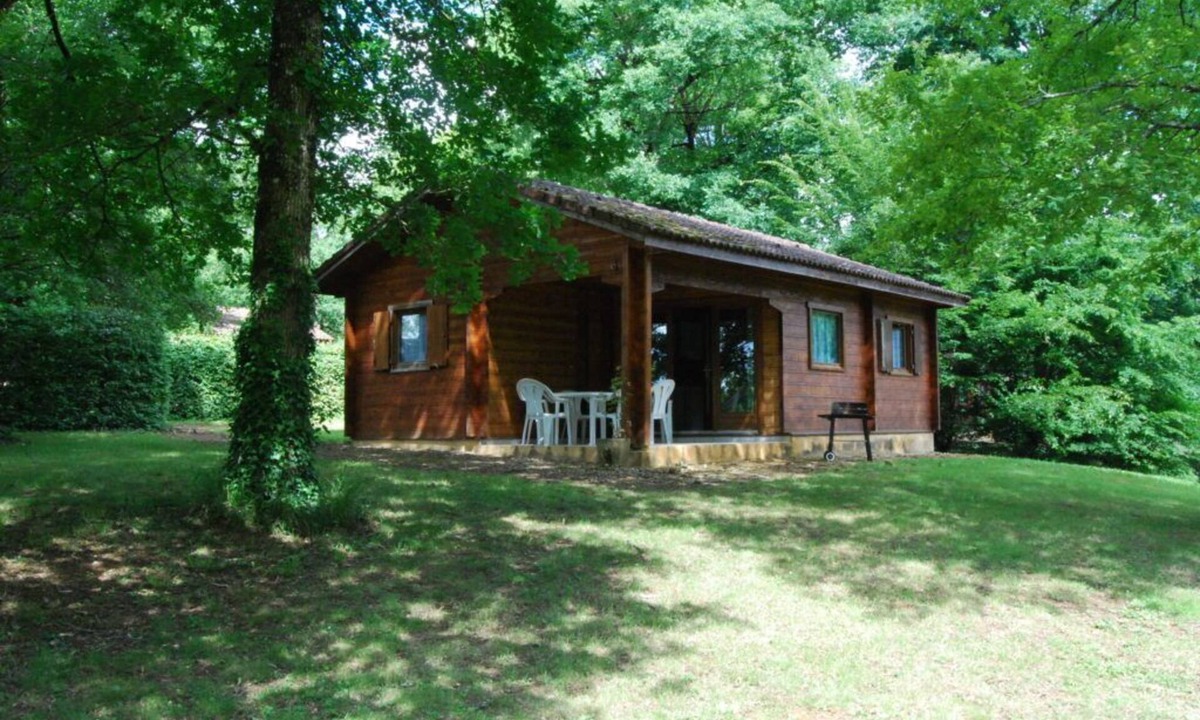Saint-Genies Ski Chalet | In the Périgord Noir, between Sarlat and Montignac, comfortable chalet* in a peaceful setting