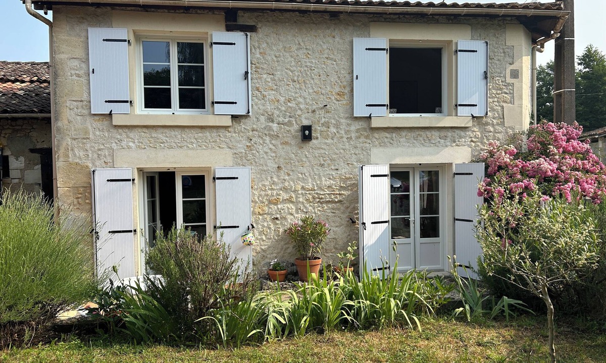 Touverac House | In the quiet of the countryside - Authentic charm - Modern comfort - Air-conditioned